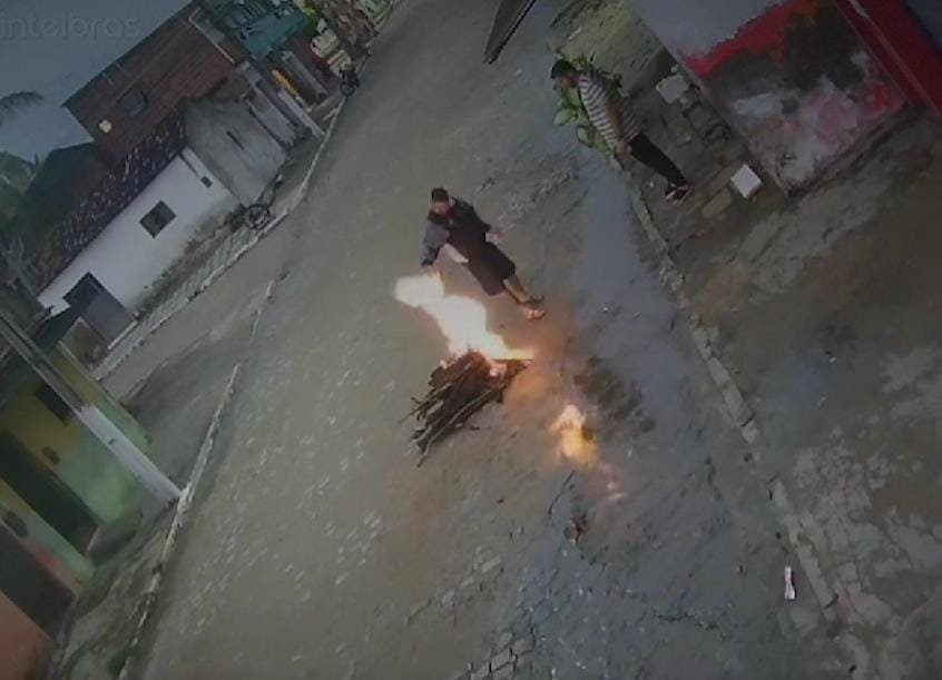 VÍDEO: homem ‘pega fogo’ ao jogar álcool em fogueira na Paraíba