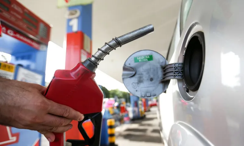 Petrobras aumenta preços da gasolina e do gás de cozinha a partir desta terça (9)