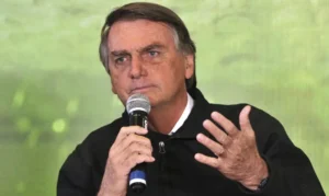 Trama golpista: Moraes nega pedido de Bolsonaro para suspender processo no STF
