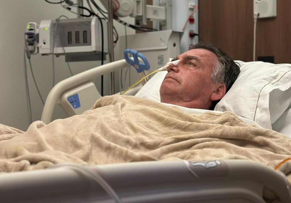 Na UTI, Bolsonaro publica mensagem e agradece respeito por ‘momento delicado’