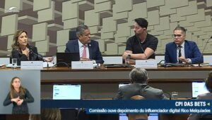 Influenciador joga “Tigrinho” durante depoimento na CPI das Bets