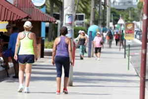 Prefeitura de João Pessoa abre 200 vagas para vendedores ambulantes trabalharem nas praias
