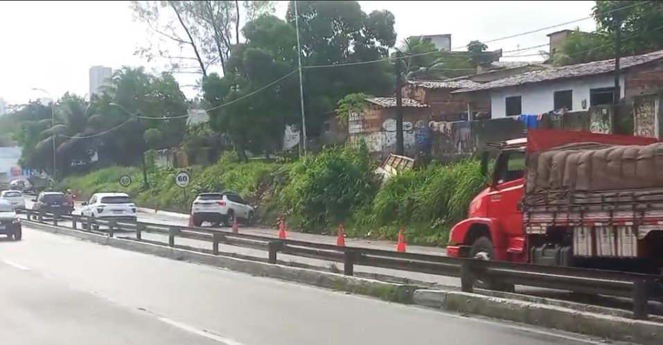 Acidente causa lentidão na BR-230 no início da manhã, em João Pessoa