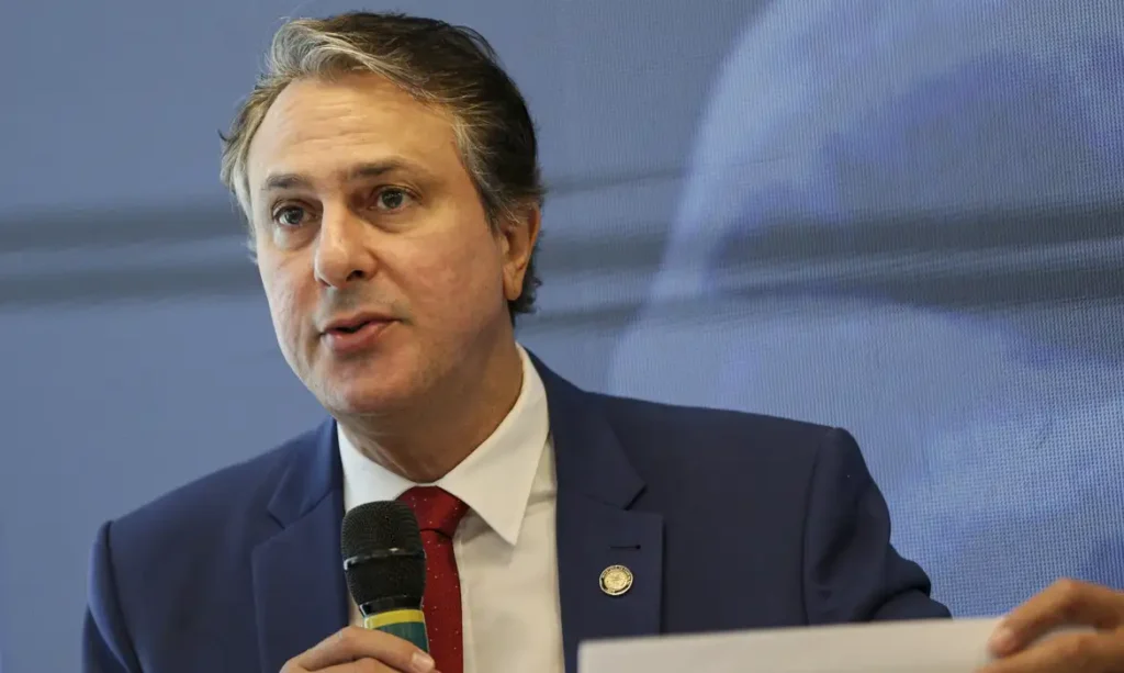 Ministro da Educação anuncia datas de inscrições e provas do Enem 2025; veja