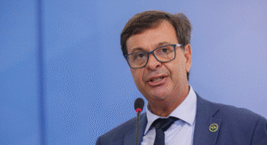 Ex-ministro Gilson Machado é preso por tentar emitir passaporte para Mauro Cid
