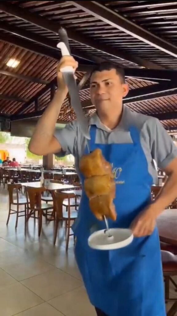 Funcionário é morto por colega de trabalho durante briga em cozinha de restaurante, em João Pessoa