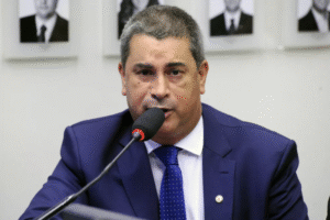 Coronel Tadeu assume vaga de Zambelli na Câmara Federal; deputada está foragida