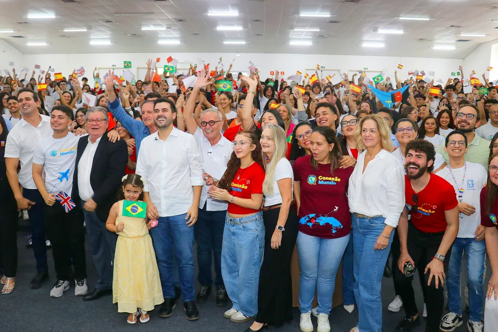 Cícero Lucena confirma envio de alunos para intercâmbio no Reino Unido e exalta iniciativa do Governo da Paraíba