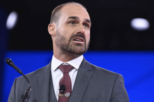 Em nota, Eduardo Bolsonaro diz que tarifa de Trump ao Brasil é resposta a abusos de Moraes