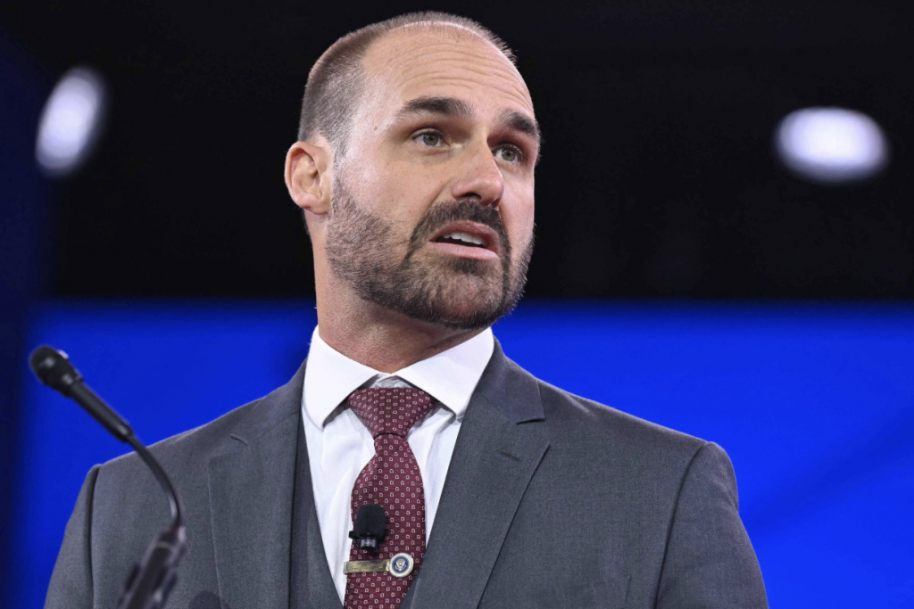 Em nota, Eduardo Bolsonaro diz que tarifa de Trump ao Brasil é resposta a abusos de Moraes