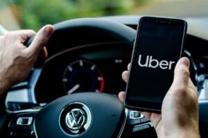 Uber é condenada a pagar danos morais a motorista da PB