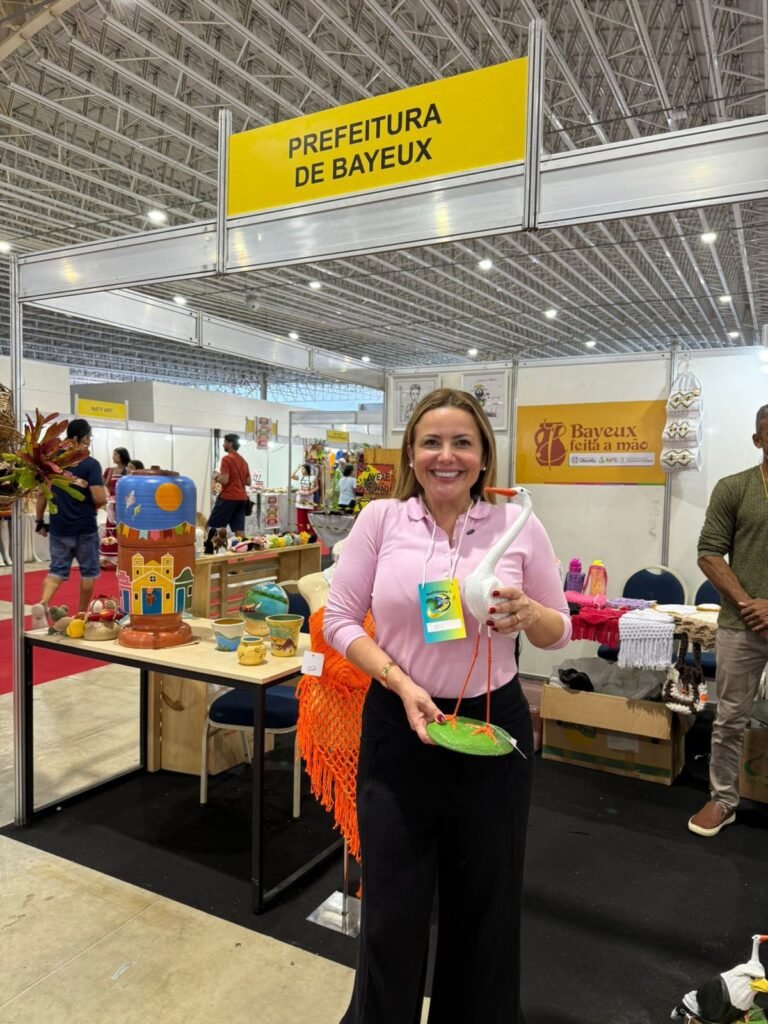 Tacyana Leitão visita stands da Prefeitura de Bayeux na Feira Brasil Mostra Brasil e reafirma apoio aos artesãos e comércio do município 