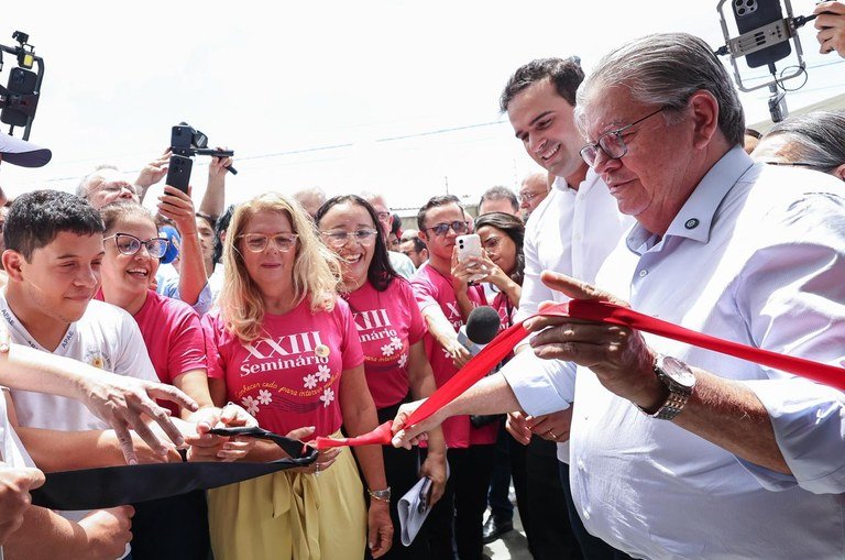 Governador João Azevêdo entrega piscina terapêutica da Apae de Campina Grande Governador João Azevêdo entrega piscina terapêutica da Apae de Campina Grande