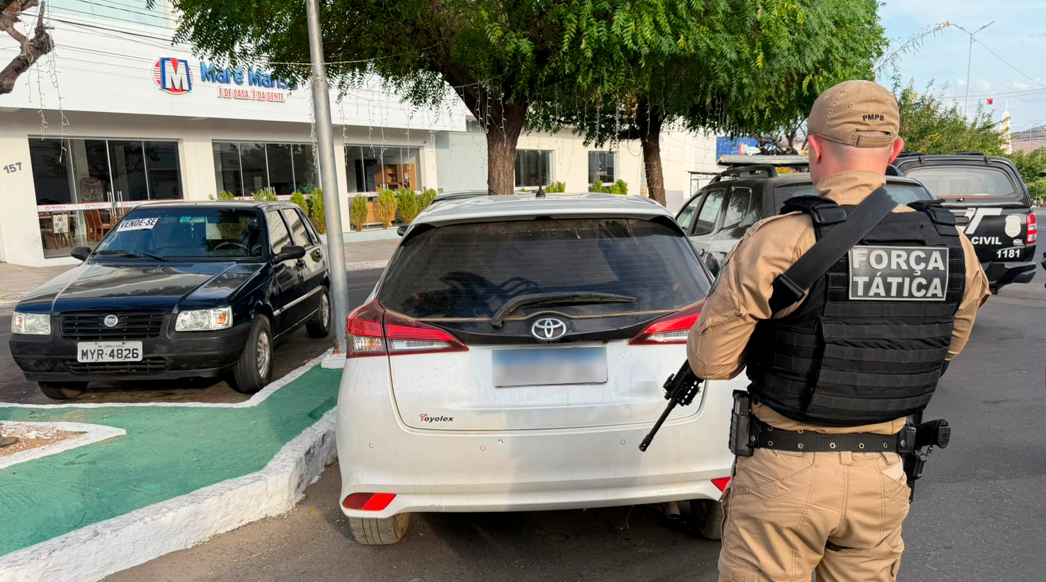 Trio foge após roubar R$ 90 mil em joias na PB; vítimas foram feitas reféns