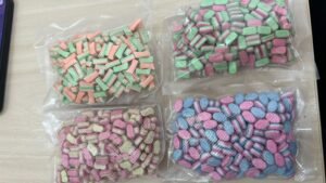 Mulher é presa ao receber encomenda com comprimidos de ecstasy, na PB