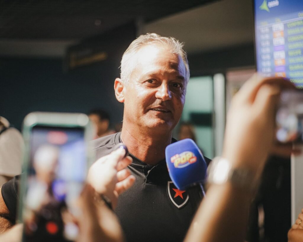 Novo técnico do Botafogo-PB, Lisca desembarca em João Pessoa