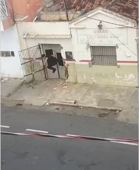Homem é flagrado arrombando Creas no Sertão da Paraíba e causa prejuízo de R$ 30 mil