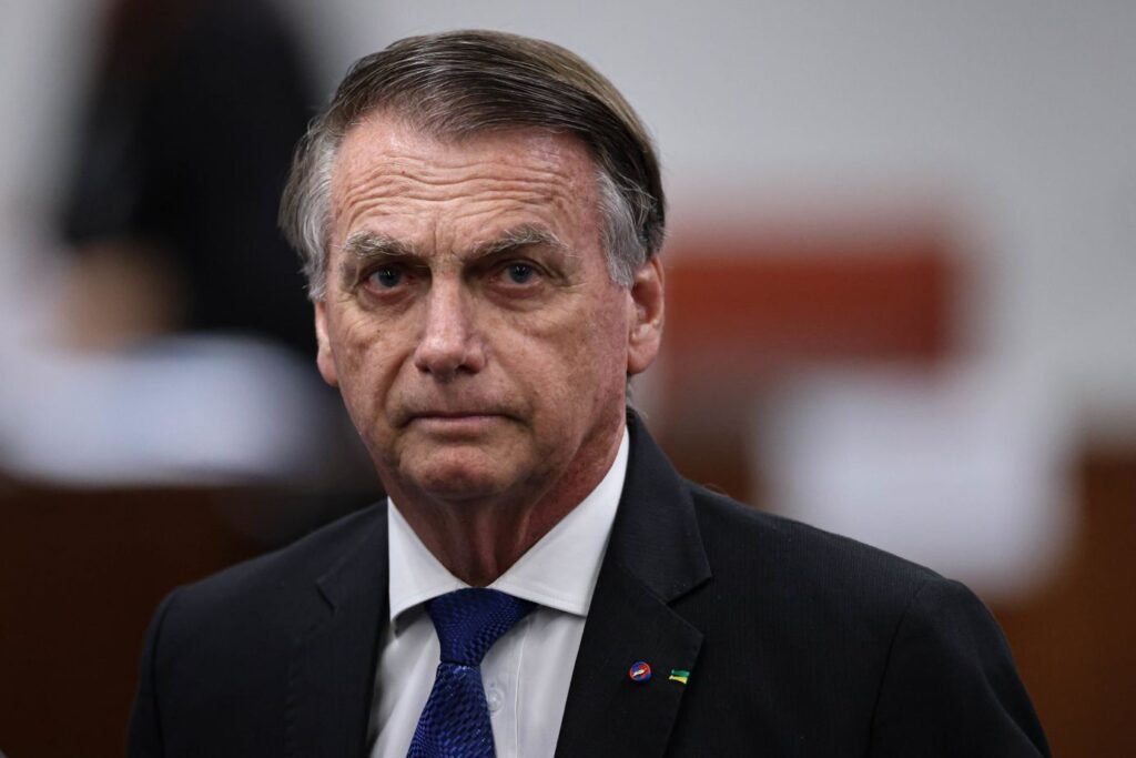Bolsonaro apresentou melhora na função renal mas segue na UTI, diz boletim médico