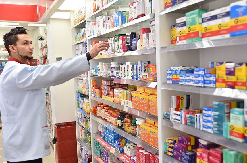 Lula sanciona lei que permite venda de medicamentos em farmácias em supermercados