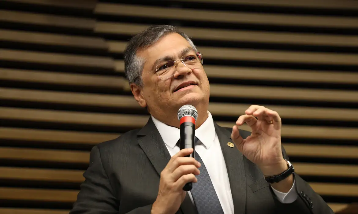 Dino acaba com aposentadoria compulsória como maior punição a juízes