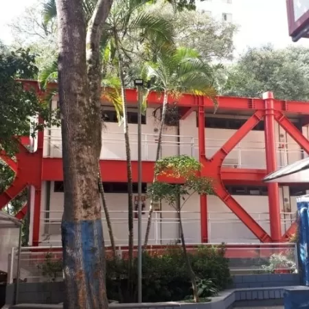 Alunos são suspensos após criar enquete sobre ‘meninas mais estupráveis’ em colégio de elite