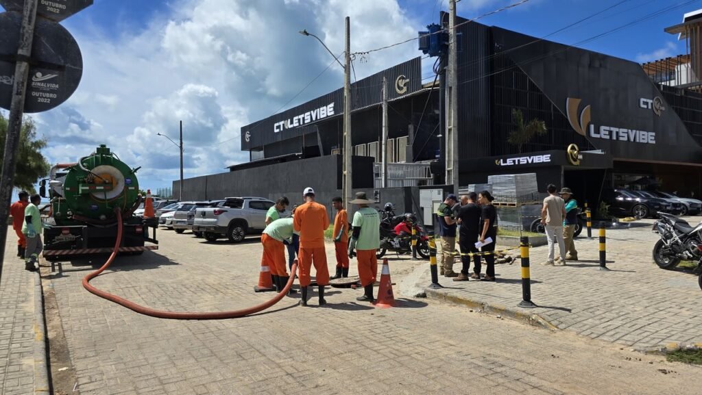 Academia de luxo é interditada por despejo de esgoto na Praia do Bessa, em João Pessoa