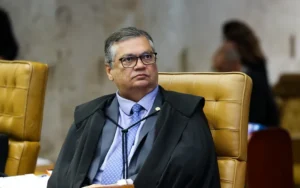 Flávio Dino suspende quebra de sigilo de Lulinha aprovada pela CPI do INSS