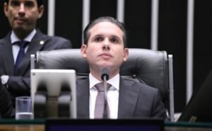 Fim da escala 6×1 será votado na CCJ na quarta (22), diz Hugo