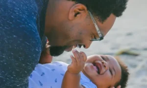 Lula sanciona lei que amplia licença-paternidade para 20 dias