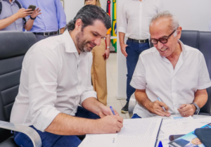 Após renúncia de Cícero, Leo Bezerra toma posse como prefeito