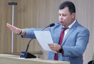 Presidente interino determina revisão de contratos e suspende pagamentos