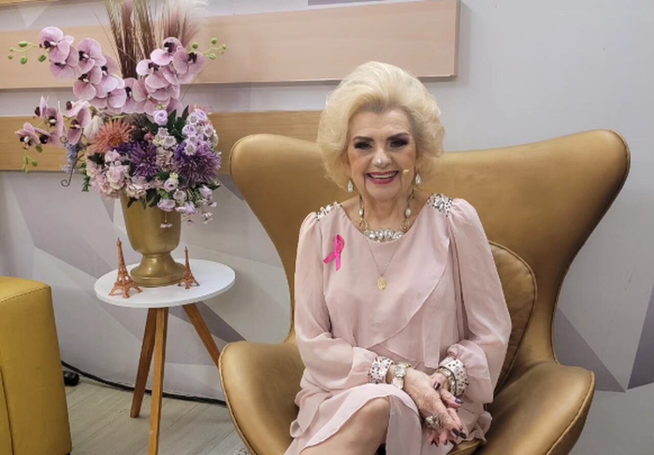Corpo da apresentadora Thereza Madalena é sepultado