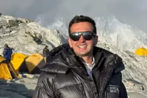 Empresário Adalberto Neto se torna primeiro paraibano a alcançar o topo do Monte Everest