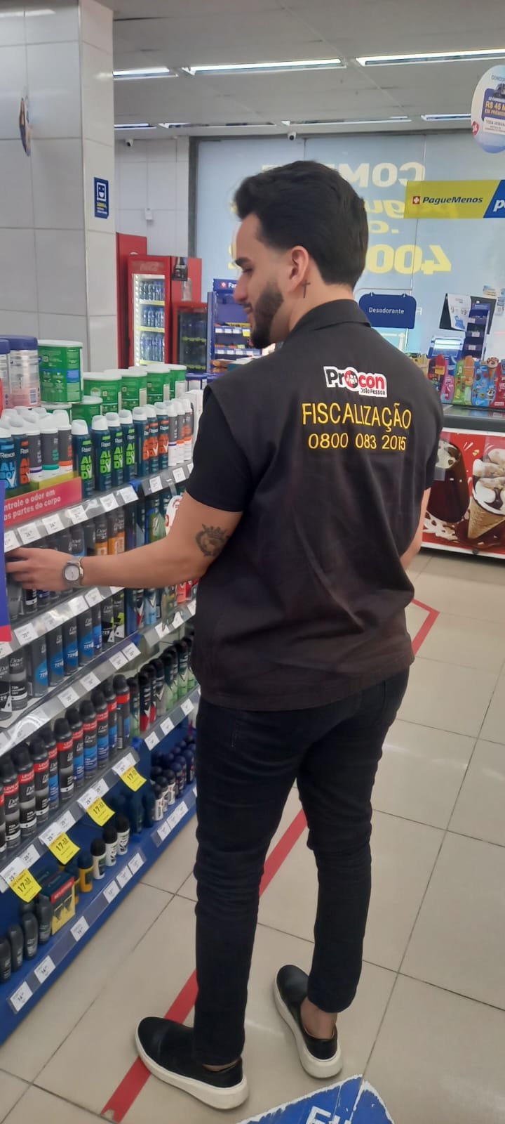 Fiscalização do Procon autua 18 farmácias e apreende quase 300 produtos, em João Pessoa