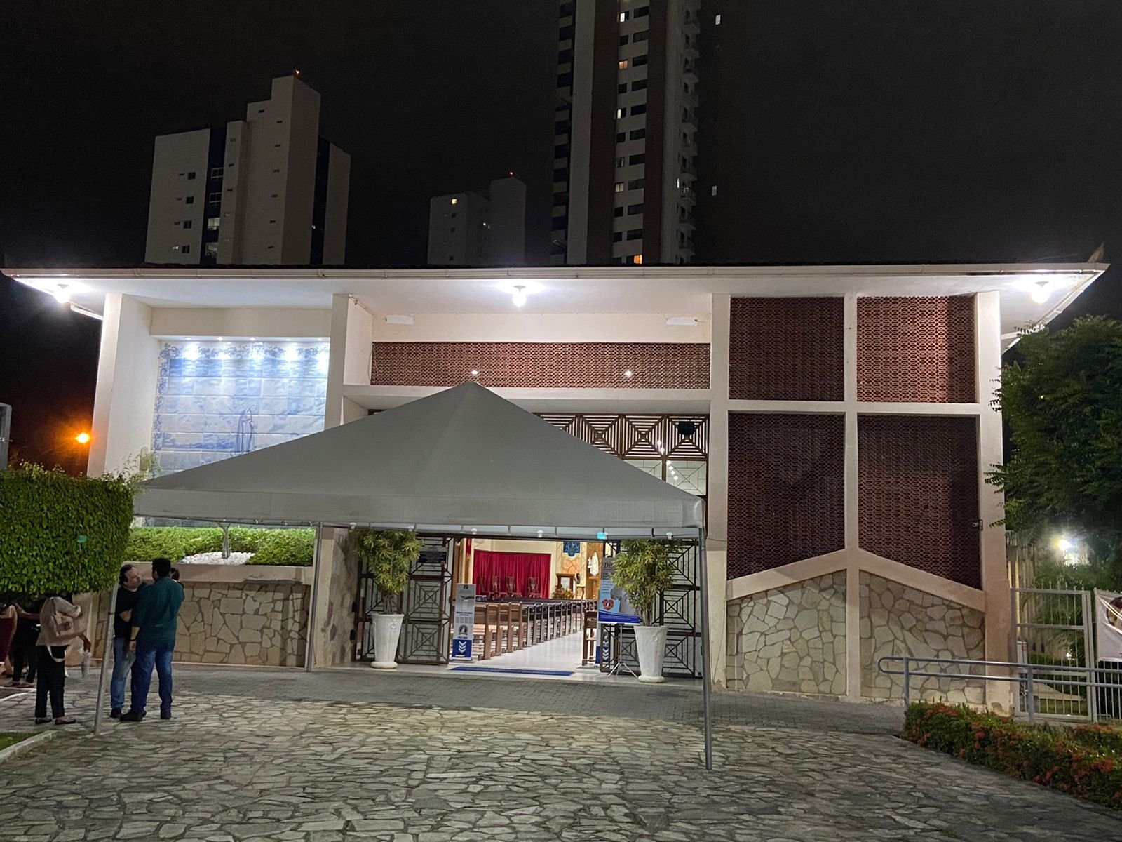 Mais de 100 jovens de grupo católico passam mal após encontro em João Pessoa