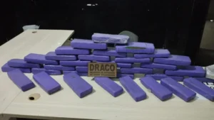 Casal é preso com 37 quilos de maconha dentro de carro na PB