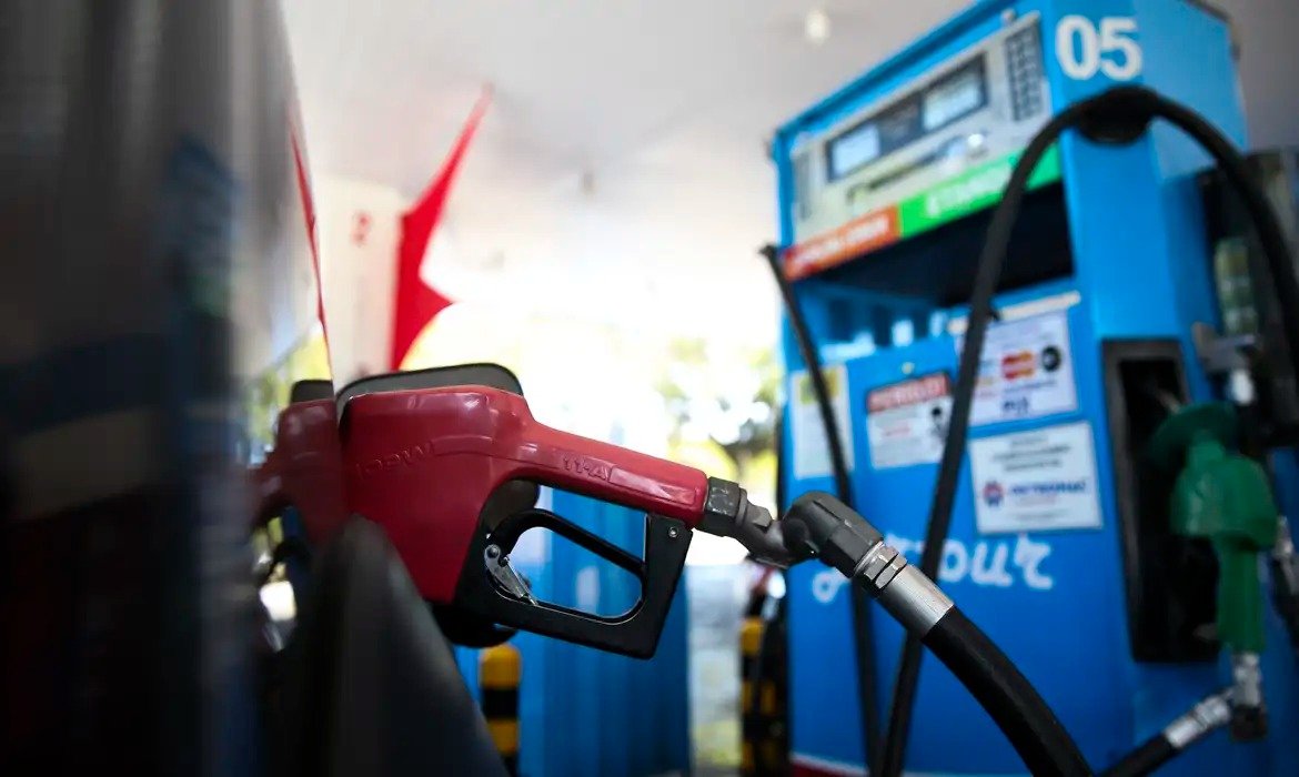 Governo Federal anuncia medida para conter alta no preço da gasolina e do diesel