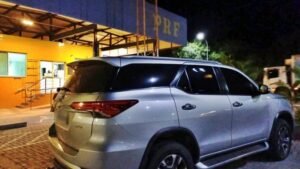 PRF detém homem inabilitado com caminhonete clonada e sob efeito de drogas