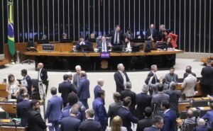 Câmara aprova fim da escala 6×1; paraibanos votam favorável à proposta