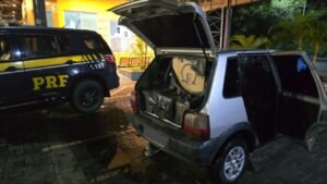 PRF apreende carga de cigarros contrabandeados em CG
