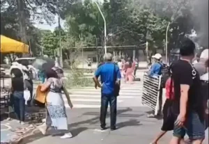 Protesto de ambulantes bloqueia trânsito na Lagoa, em João Pessoa