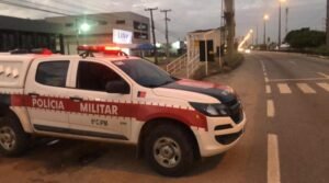 Homem é executado a tiros e encontrado dentro de pneus em Cabedelo