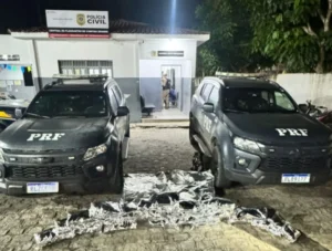 PRF apreende 23 kg de skunk e detém quatro pessoas na BR-412, na PB