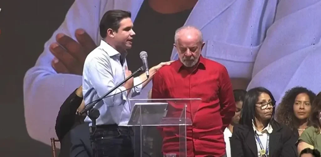 Hugo Motta recebe de Lula projeto de aumento do teto do MEI para R$ 140 mil