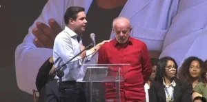 Hugo Motta recebe de Lula projeto de aumento do teto do MEI para R$ 140 mil