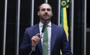STF forma maioria para condenar Eduardo Bolsonaro no caso do tarifaço