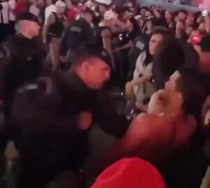Vídeo: Policial é flagrado agredindo homem durante o São João de Campina Grande; PM afasta agente do cargo