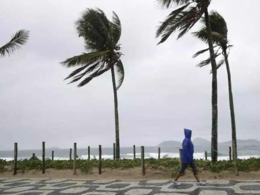 Ventos de até 100 km/h devem atingir João Pessoa e mais dez cidades