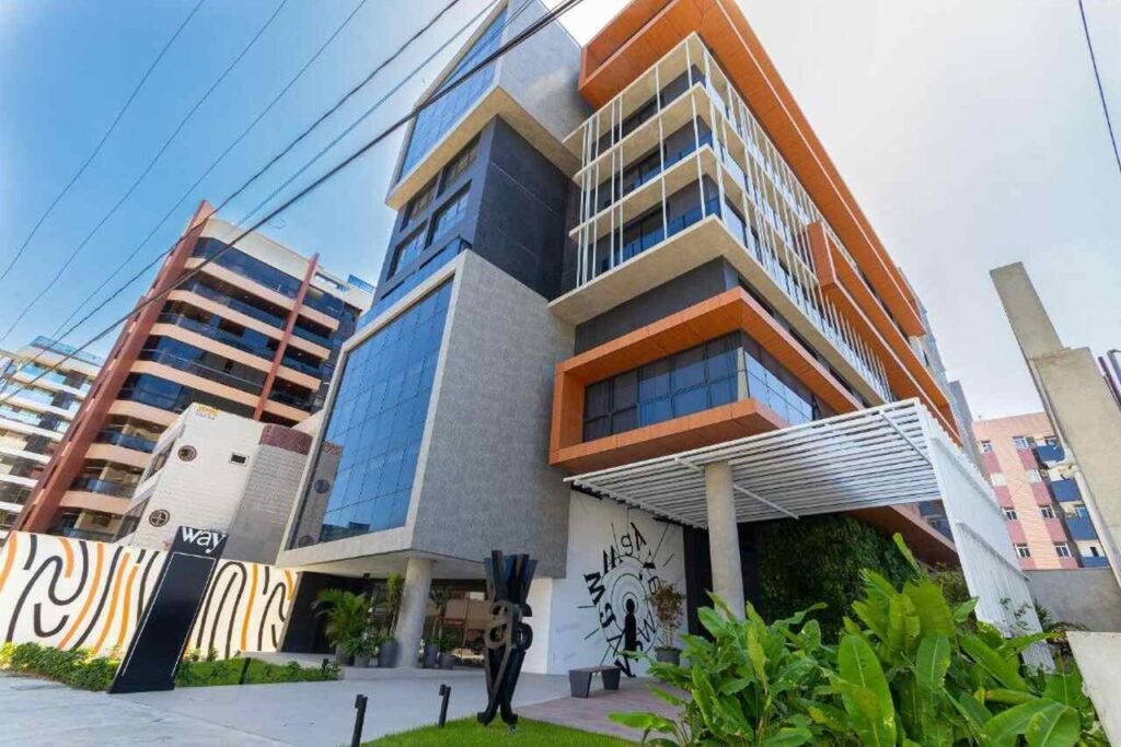 MP cobra demolição parcial de prédio na orla de JP e multa de R$ 19 milhões