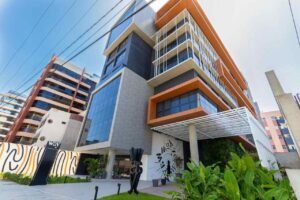 MP cobra demolição parcial de prédio na orla de JP e multa de R$ 19 milhões